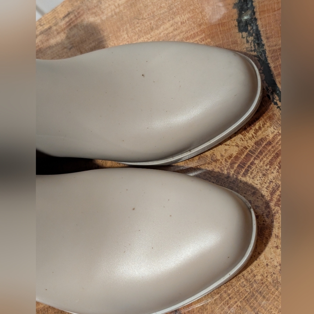A New Day Chelsea Rain Boots Waterproof Ankle Rain Boots Taupe / Beige EUC SZ. 7 - Picture 4 of 12